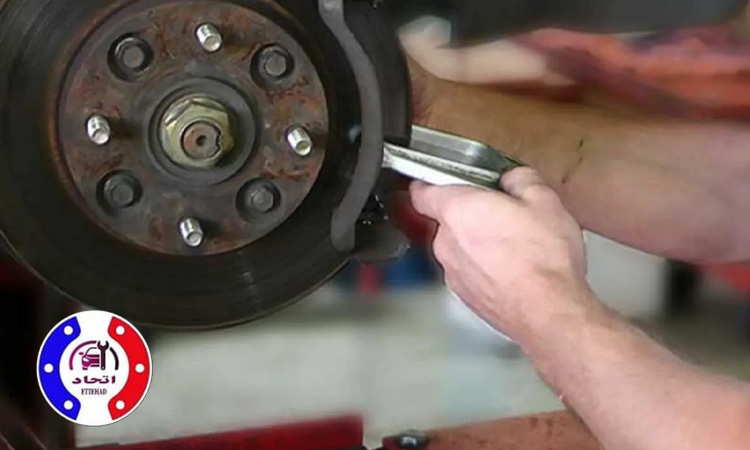 نشانه های اولیه نرم شدن ترمز و ضعف فرمان که نباید نادیده گرفته شوند